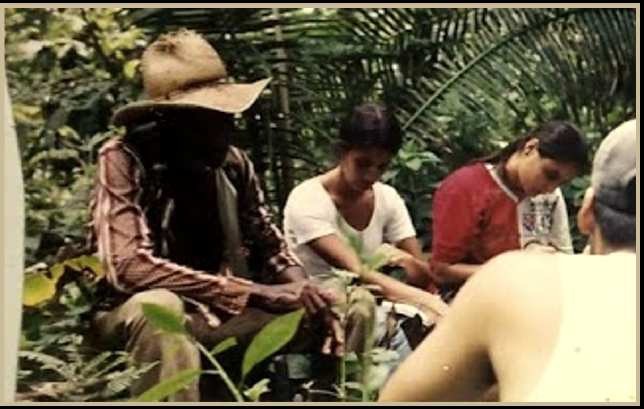 Arquivo do CTA: Agrício Vieira, sócio e caseiro do CTA, conversando com estagiários
