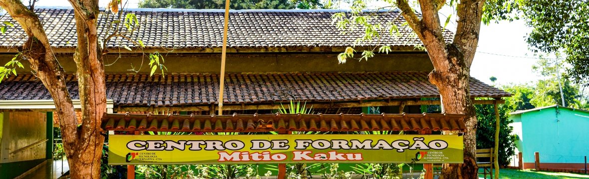 Placa do Centro de Formação Mitio Kaku